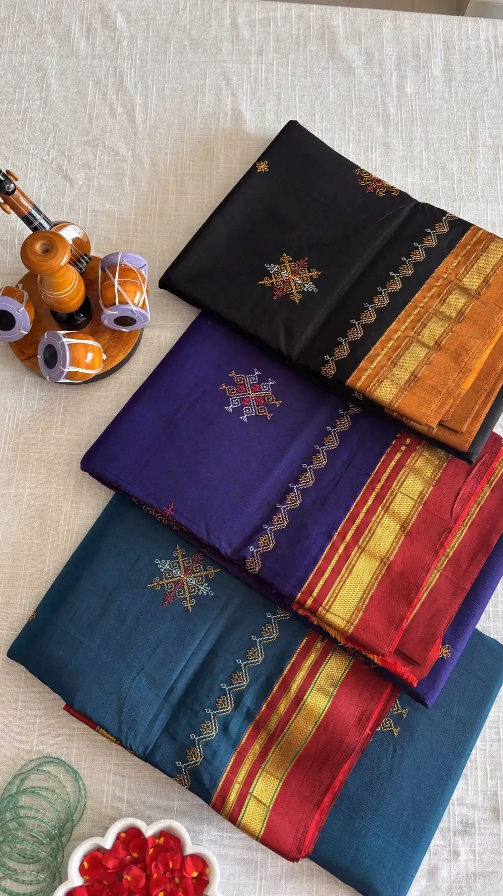 Handloom texture and drape detail